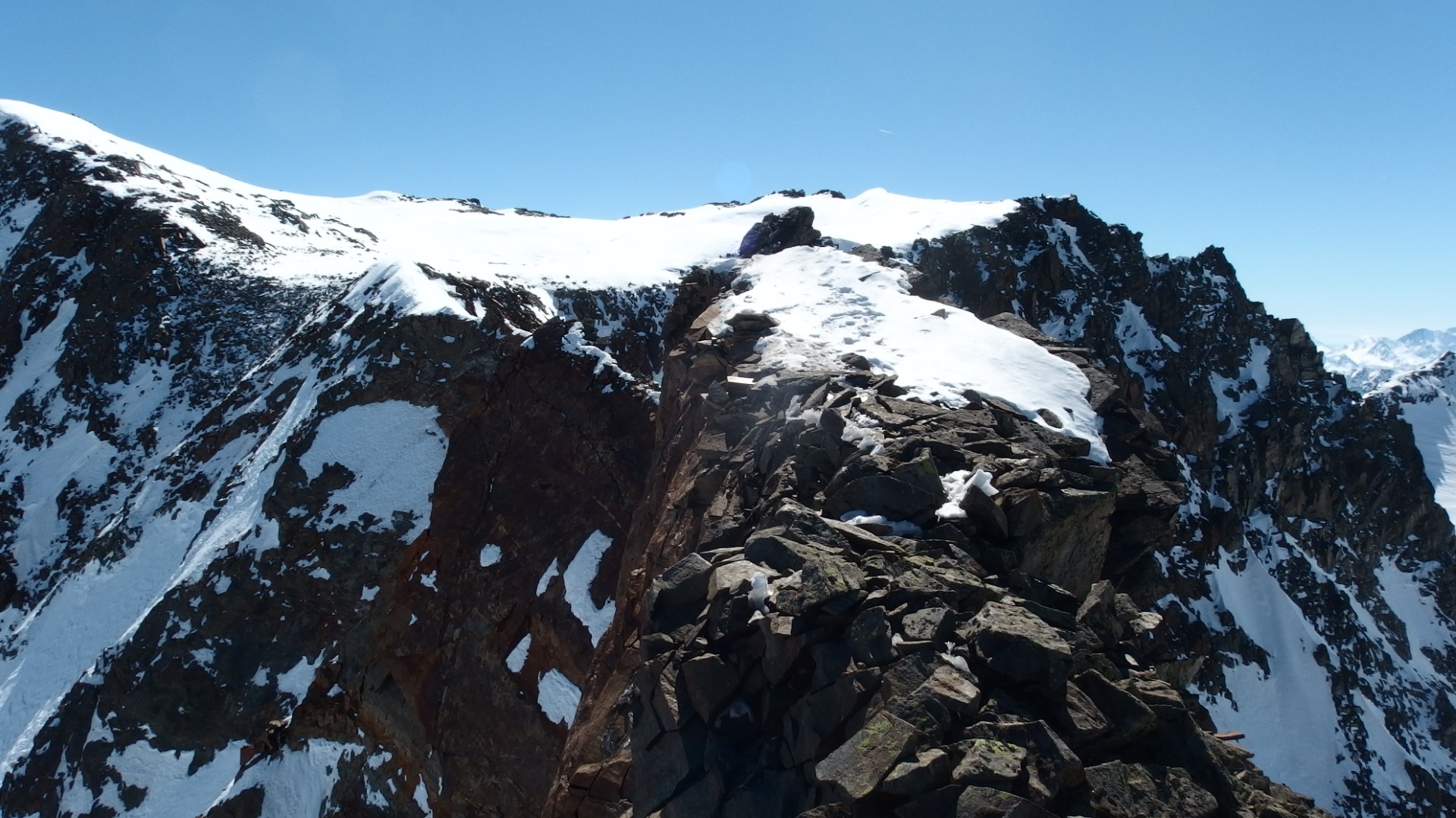 Schmaler Grat zum östlichen Gipfelpunkt westlicher Windacher Daunkogel