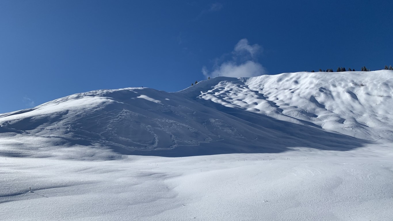 Abfahrt über Ostgrat zur Rauhalm - Schneebrett in mäßig steilem Gelände