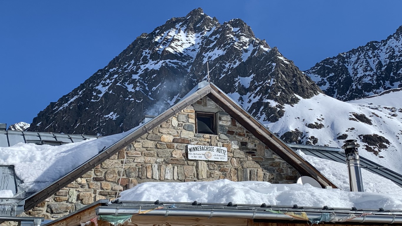 Winnebachseehütte mit Massiv des Westlichen Seeblaskogl