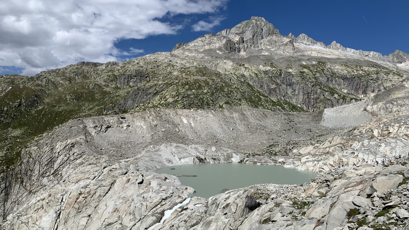 Verbliebener Rest des Wasserspeichers unterhalb des Rhone Gletschers
