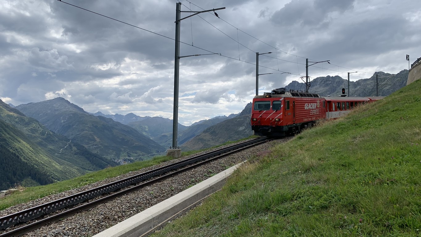 Zug der Matterhorn Gotthard Bahn von ...